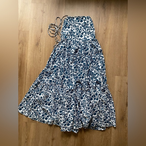 Cara Cara Blue and White Floral Harbour Island Midi Length Dress - Picture 2 of 6